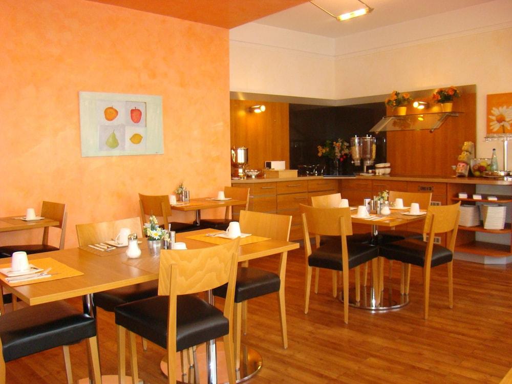 Senator Hotel Frankfurt am Main ภายนอก รูปภาพ